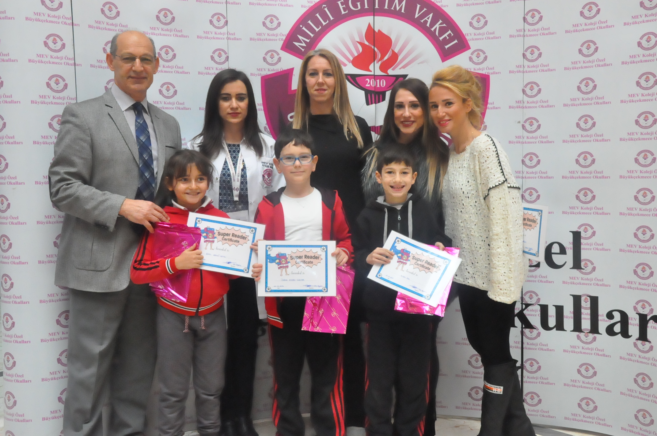 “MEV Big Read İngilizce Okuma Yarışması”nda Dereceye Giren Öğrencilerimize Ödülleri Takdim Edildi